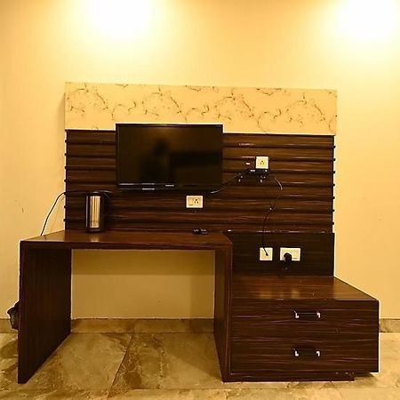 Hotel I.P. Palace Lucknow Ngoại thất bức ảnh