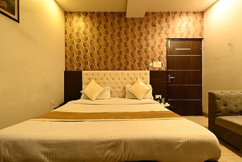 Hotel I.P. Palace Lucknow Ngoại thất bức ảnh