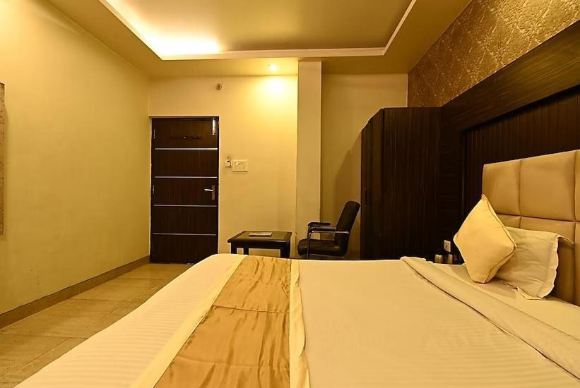 Hotel I.P. Palace Lucknow Ngoại thất bức ảnh