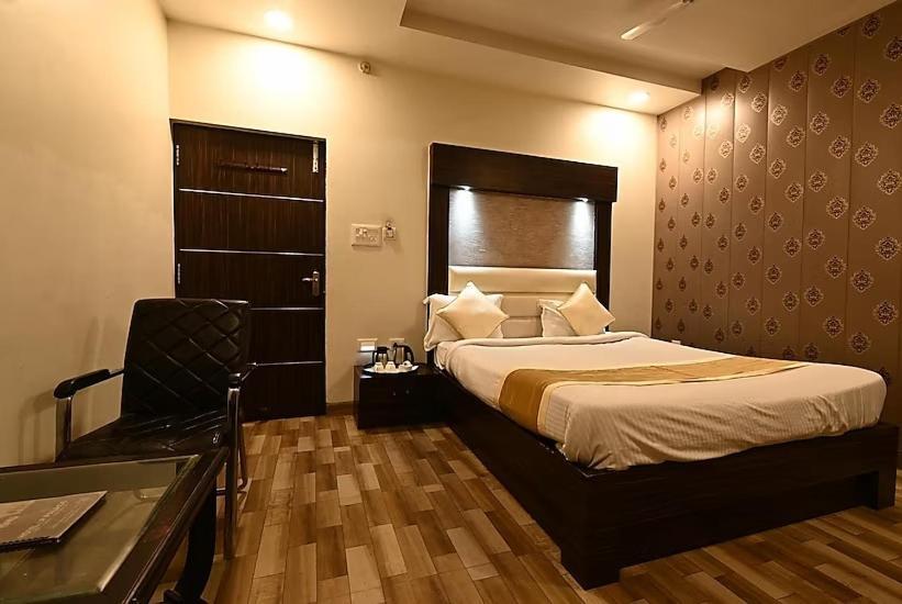 Hotel I.P. Palace Lucknow Ngoại thất bức ảnh