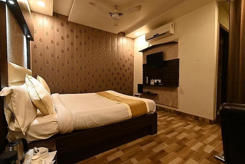 Hotel I.P. Palace Lucknow Ngoại thất bức ảnh