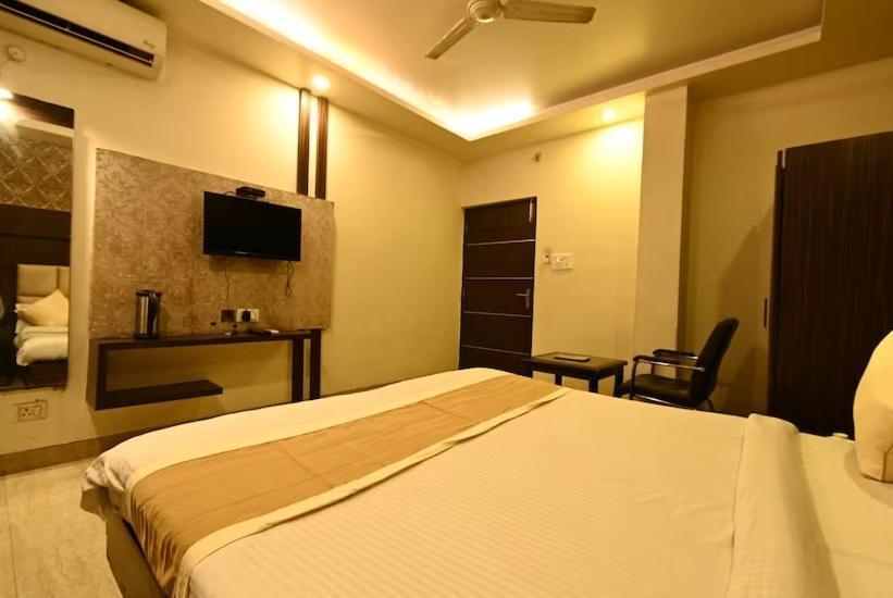 Hotel I.P. Palace Lucknow Ngoại thất bức ảnh