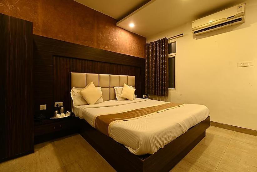 Hotel I.P. Palace Lucknow Ngoại thất bức ảnh