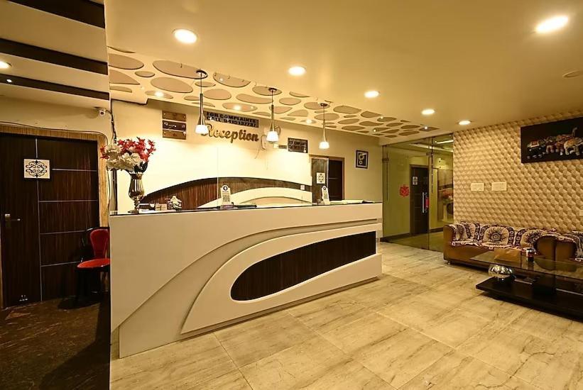 Hotel I.P. Palace Lucknow Ngoại thất bức ảnh